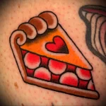 Фото пример татуировки с рисунком пирога 24.01.23 №0055 - tatufoto.com