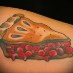 Фото пример татуировки с рисунком пирога 24.01.23 №0076 - tatufoto.com