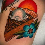 Фото пример татуировки с рисунком пирога 24.01.23 №0131 - tatufoto.com