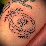 Фото пример татуировки с рисунком пирога 24.01.23 №0150 - tatufoto.com