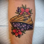 Фото пример татуировки с рисунком пирога 24.01.23 №0188 - tatufoto.com