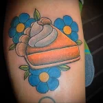 Фото пример татуировки с рисунком пирога 24.01.23 №0209 - tatufoto.com
