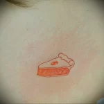 Фото пример татуировки с рисунком пирога 24.01.23 №0218 - tatufoto.com