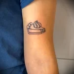 Фото пример татуировки с рисунком пирога 24.01.23 №0221 - tatufoto.com