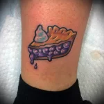 Фото пример татуировки с рисунком пирога 24.01.23 №0239 - tatufoto.com