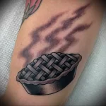 Фото пример татуировки с рисунком пирога 24.01.23 №0251 - tatufoto.com