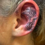 Фото рисунка татуировки на ухе 11.01.23 №0048 - tatufoto.com
