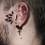 Фото рисунка татуировки на ухе 11.01.23 №0132 - tatufoto.com