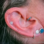 Фото рисунка татуировки на ухе 11.01.23 №0139 - tatufoto.com