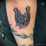 Фото рисунка татуировки подкова для денег 18.01.23 №0004 - tatufoto.com