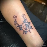 Фото рисунка татуировки подкова для денег 18.01.23 №0024 - tatufoto.com