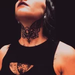 Фото тату бабочка на шее 23.01.23 №0010 - tatufoto.com