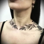 Фото тату венок на шее 23.01.23 №0010 - tatufoto.com