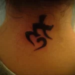 Фото тату иероглифы на шее 23.01.23 №0007 - tatufoto.com
