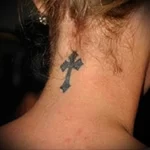 Фото тату крест на шее 23.01.23 №0020 - tatufoto.com