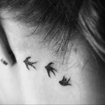 Фото тату ласточка на шее 23.01.23 №0002 - tatufoto.com