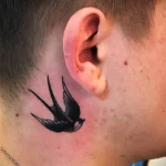 Фото тату ласточка на шее 23.01.23 №0004 - tatufoto.com