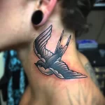 Фото тату ласточка на шее 23.01.23 №0007 - tatufoto.com