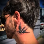Фото тату ласточка на шее 23.01.23 №0017 - tatufoto.com
