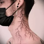 Фото тату молния на шее 23.01.23 №0002 - tatufoto.com
