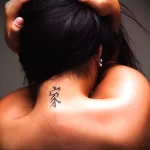Фото тату на шее для девушек 23.01.23 №0061 - tatufoto.com