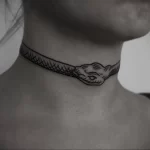 Фото тату на шее для девушек 23.01.23 №0086 - tatufoto.com