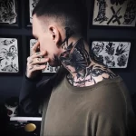 Фото тату на шее мужские 23.01.23 №0014 - tatufoto.com