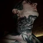 Фото тату на шее мужские 23.01.23 №0048 - tatufoto.com