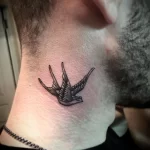 Фото тату на шее мужские 23.01.23 №0080 - tatufoto.com