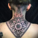 Фото тату на шее сзади 23.01.23 №0003 - tatufoto.com