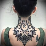 Фото тату на шее сзади 23.01.23 №0024 - tatufoto.com