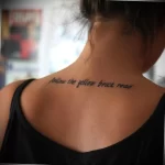 Фото тату надпись на шее 23.01.23 №0016 - tatufoto.com