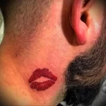 Фото тату поцелуй на шее 23.01.23 №0002 - tatufoto.com