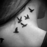 Фото тату птички на шее 23.01.23 №0004 - tatufoto.com