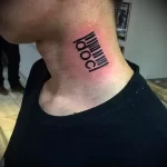 Фото тату штрих код на шее 23.01.23 №0002 - tatufoto.com