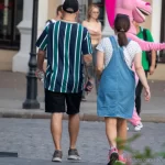 Фото тату на руке мужчины, выполненное в черном цвете. Изображение состоит из нескольких элементов и выглядит очень стильно.