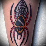 Крупная чёрно-красная татуировка с пауком паутиной и сердцем - tatufoto.com 10022023 - 007
