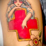 Рисунок татуировки с цветком и медсестрой которая опирается на красный крест - tatufoto.com 110223 - 114