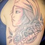 Татуировка на плече с медсестрой и надписью Амелия - tatufoto.com 110223 - 160