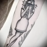 Татуировка на руке с рыдающей медсестрой - tatufoto.com 110223 - 162