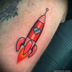 Татуировка ракета с иллюминатором в форме сердца - tatufoto.com 10022023 - 092