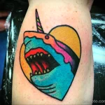 Татуировка с акулой единорогом и сердцем - tatufoto.com 10022023 - 099