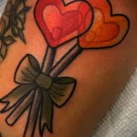 Татуировка с двумя конфетами перевязанными ленточками в форме сердца - tatufoto.com 10022023 - 107