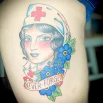 Татуировка с синими цветами плачущей медсестрой и надписью никогда не забуду - tatufoto.com 110223 - 183