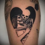 Татуировка целующиеся скелеты внутри сердца - tatufoto.com 10022023 - 176
