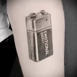 Татуировки с рисунком батарейки к международному дню батарейки