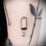 вариант рисунка татуировки с батарейкой и надпись 1%% заряда - tatufoto.com 180223 - 007