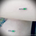 парный рисунок татуировки с батарейкой с зелёным индикатором заряда на 88%% - tatufoto.com 180223 - 016