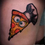 рисунок татуировки кусочек пиццы в поварском колпаке - tatufoto.com 08022023 - 028