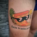 рисунок татуировки с загорающих в солнцезащитных очках кусочком пиццы - tatufoto.com 08022023 - 046